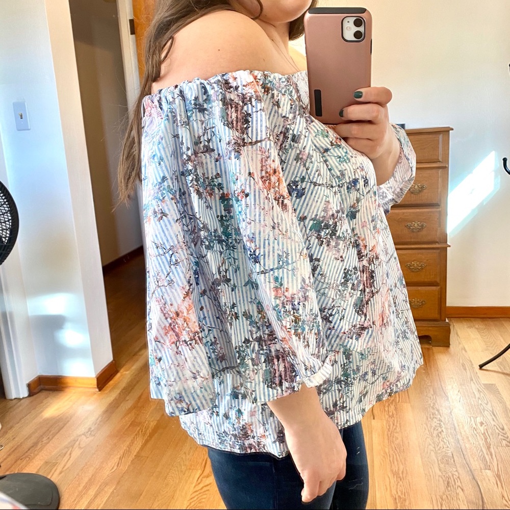 ✨CLEARANCE✨ Banana Republic Off the Shoulder Blouse